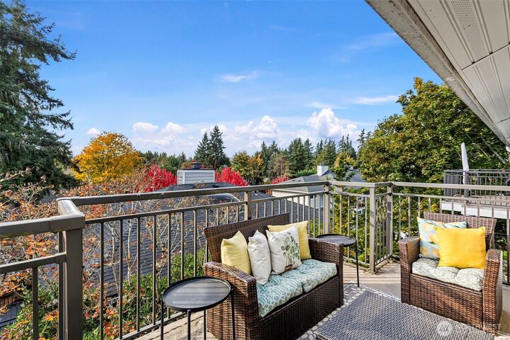 Property Photo:  15214 NE 8th Street G-5  WA 98007