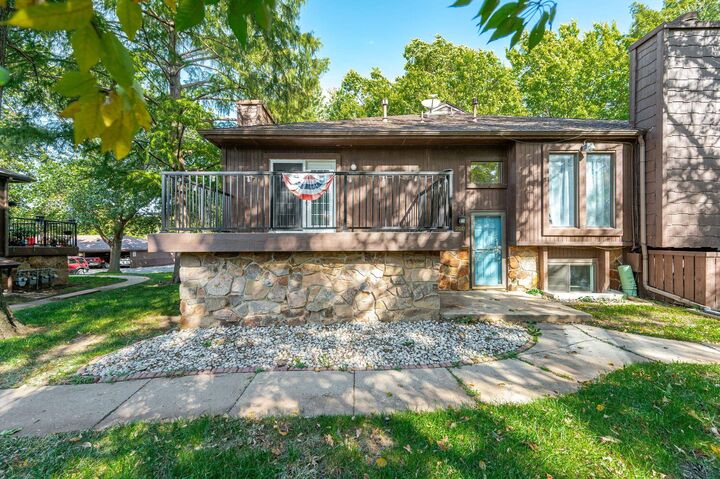 2421 S Yellowstone St  Wichita KS 67215 photo