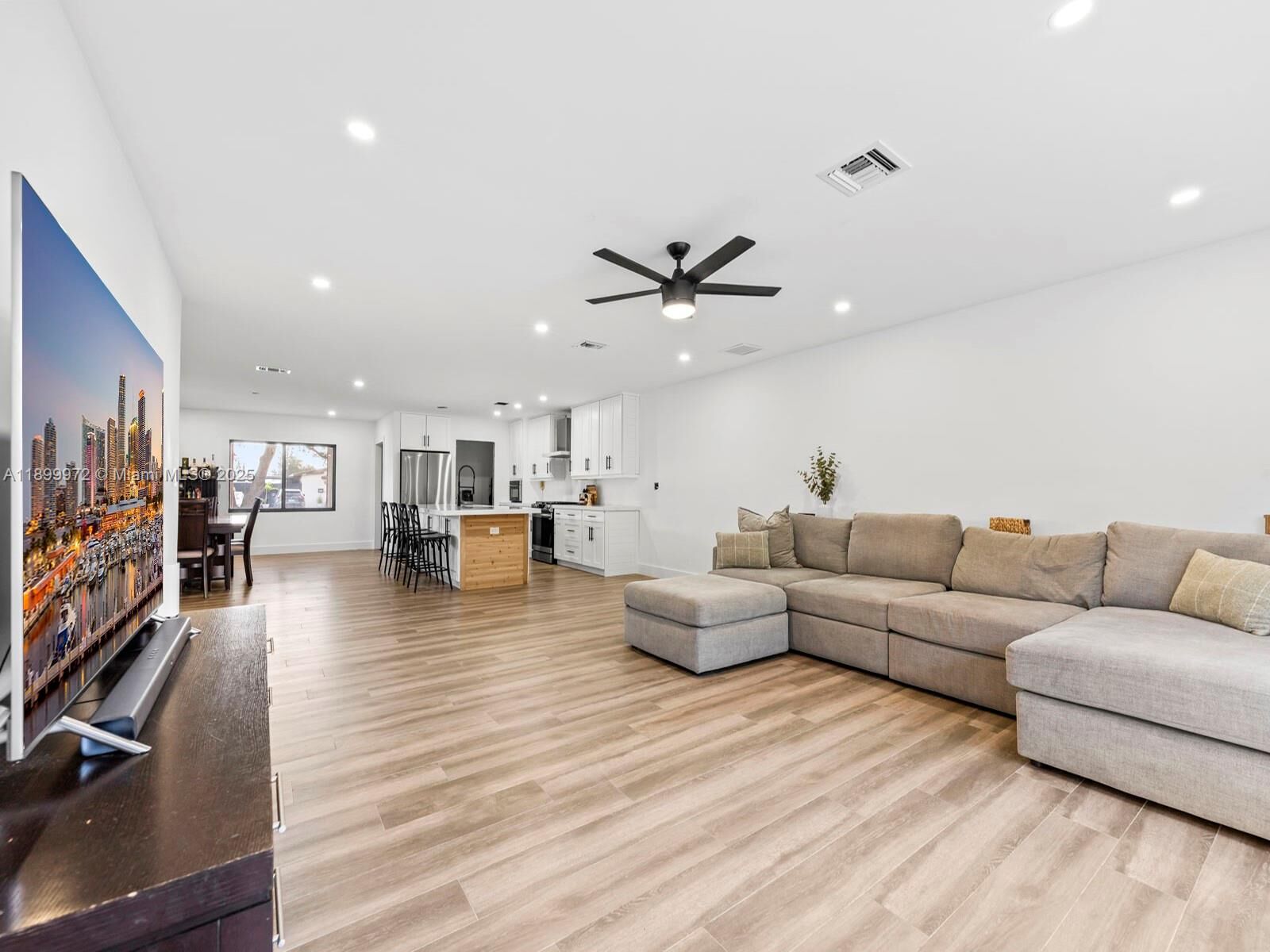 Property Photo:  10415 SW 200th St  FL 33157