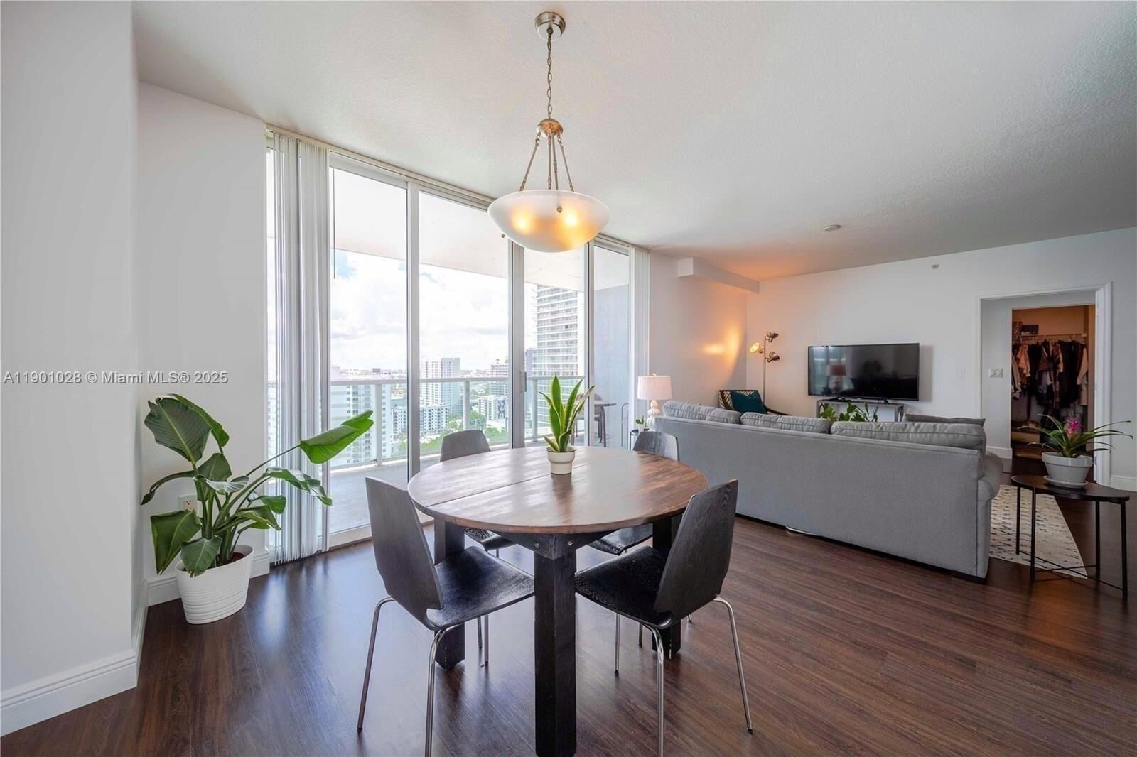 Property Photo:  1250 S Miami Ave 2201  FL 33130