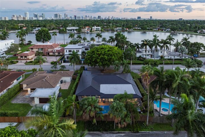 1141 N Northlake Dr  Hollywood FL 33019 photo