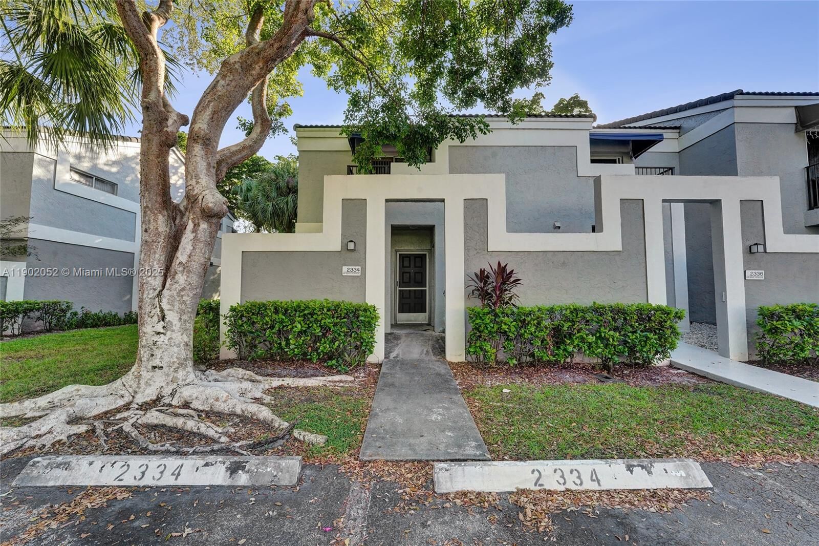 Property Photo:  2334 SW 82nd Ter  FL 33068