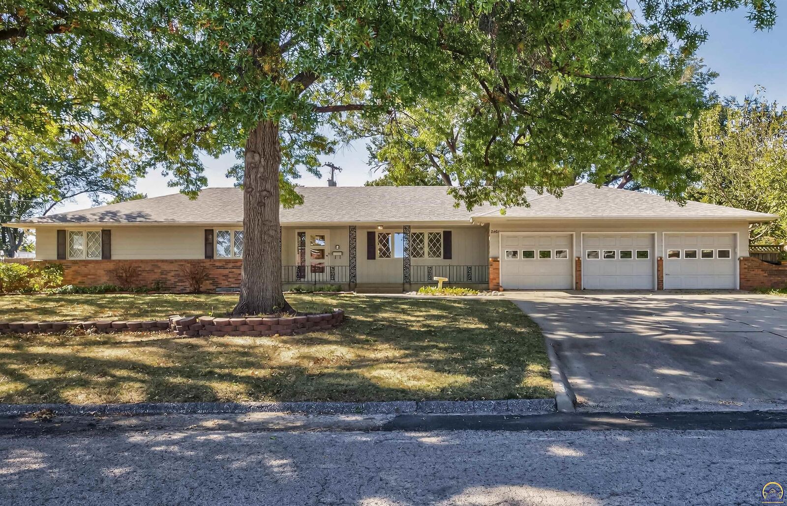 Property Photo:  2401 SW Crest Dr  KS 66614 