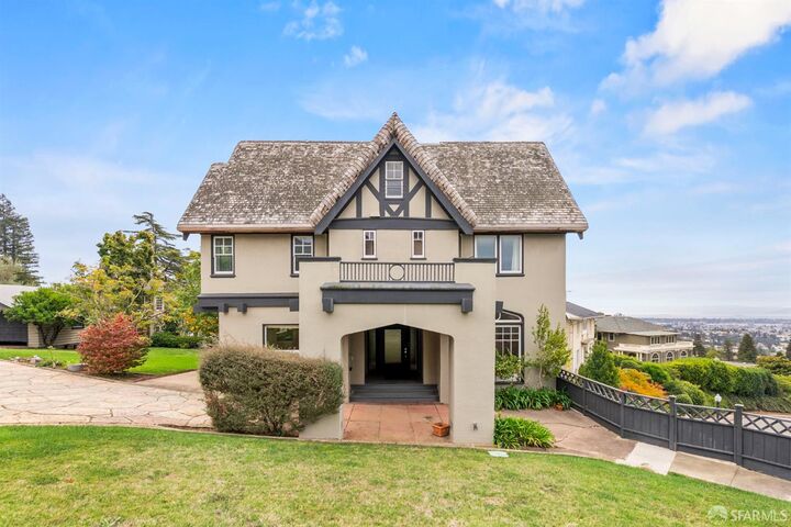 Property Photo:  415 Pacific Avenue  CA 94611