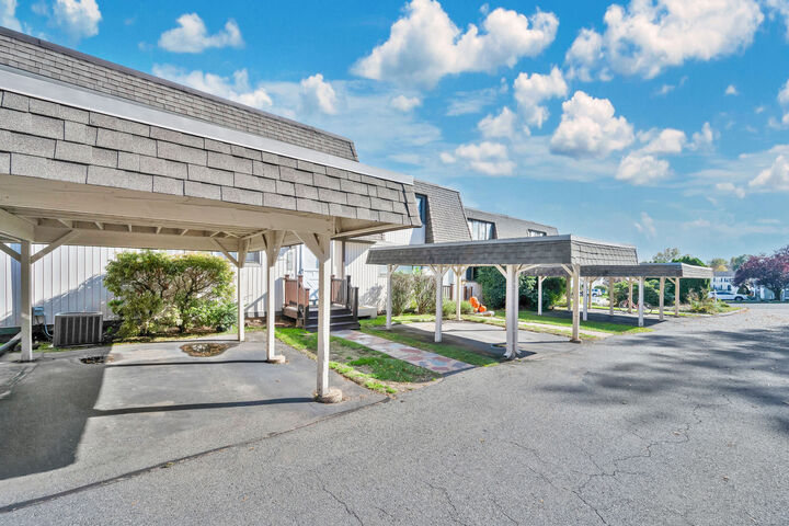 Property Photo: 21 Pebblestone Circle 21 CT 06078