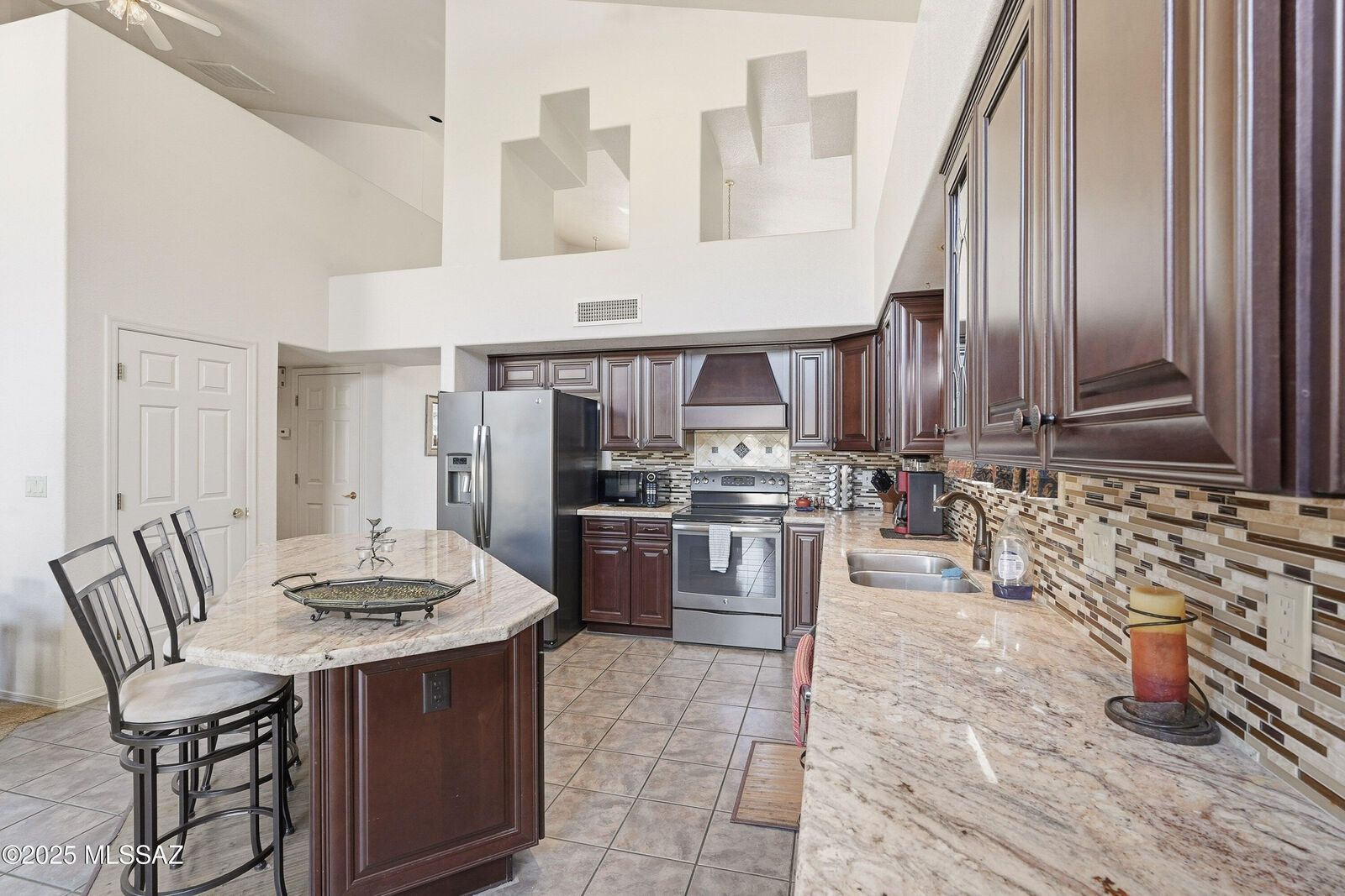 Property Photo:  8161 E Slate Ridge Drive  AZ 85715