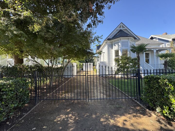Property Photo:  523 N Locust Street  CA 93291