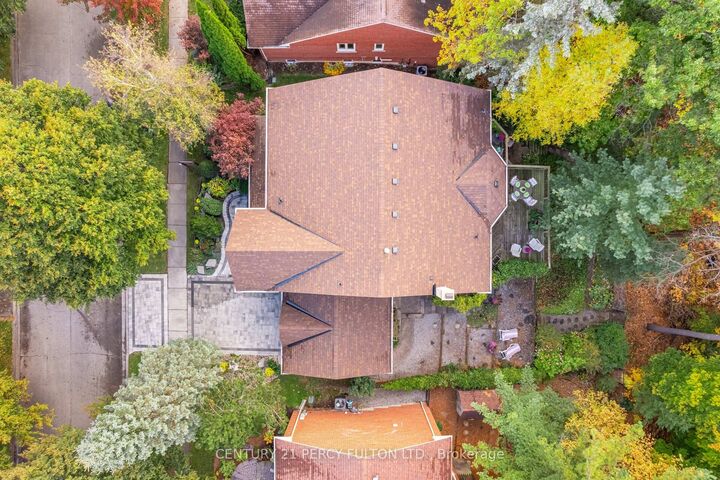 Photo de la propriété:  913 Duncannon Drive  ON L1X 2M4