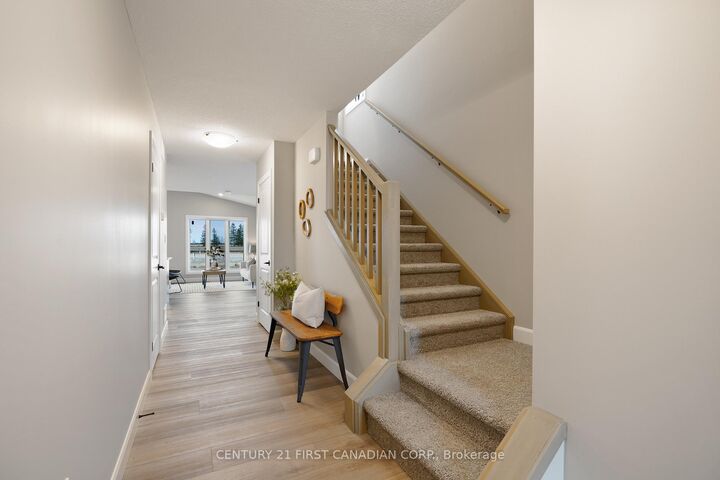 Photo de la propriété:  9 Postma Crescent  ON N0M 1A0