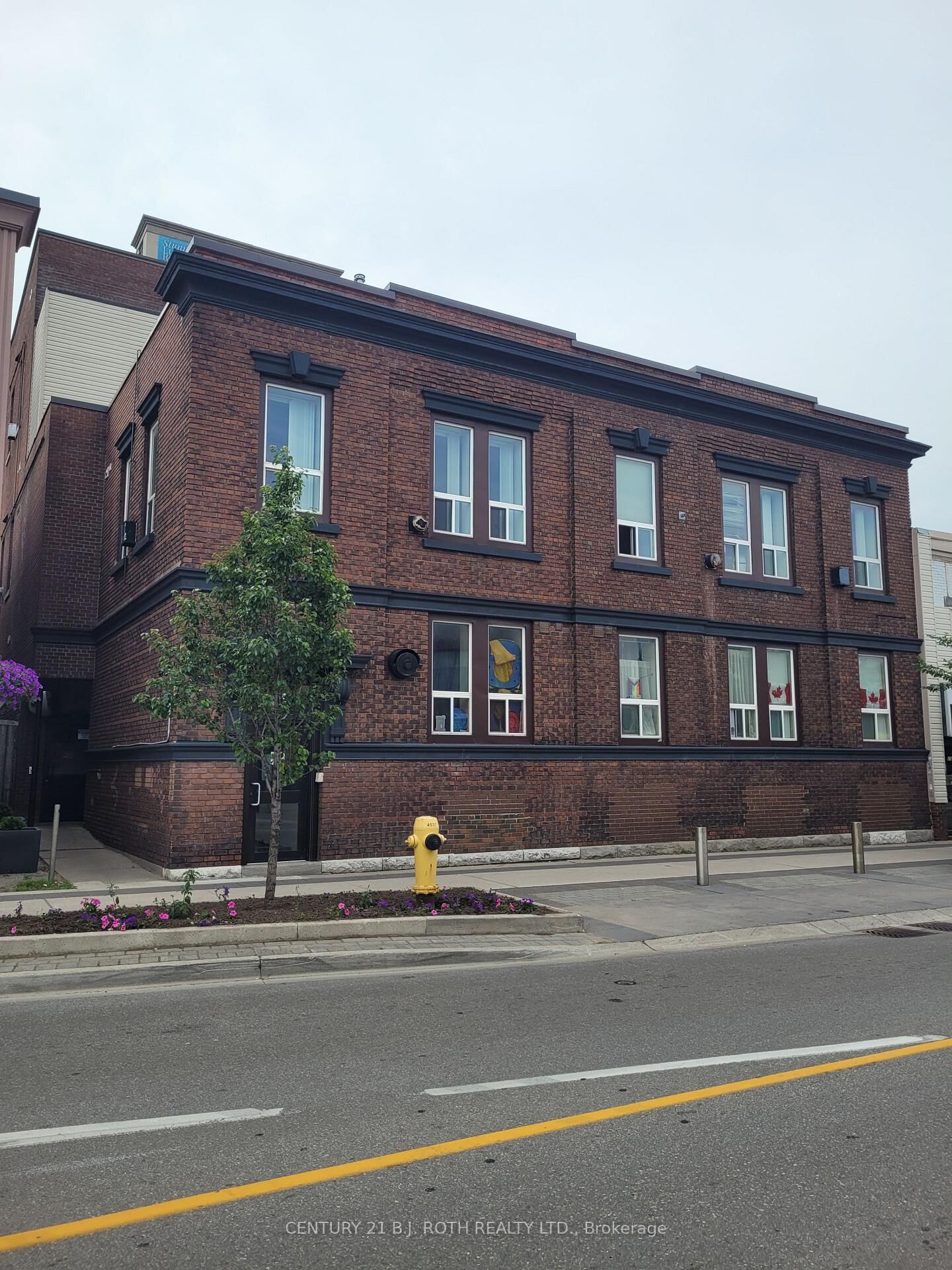 Property Photo:  19 Dunlop Street W 104  ON L4N 1A1