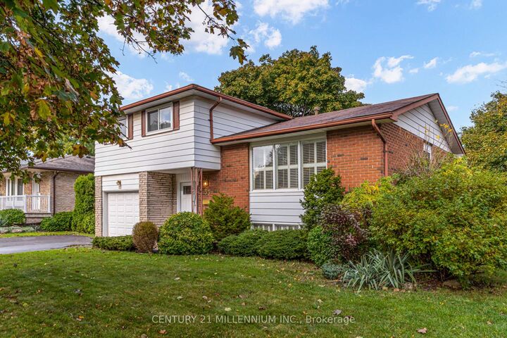 Property Photo:  33 Trotters Lane  ON L6Y 1B5