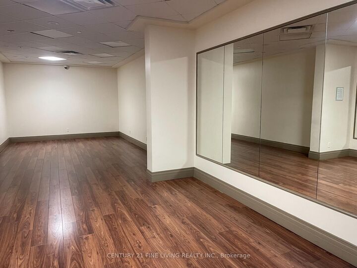 Photo de la propriété:  61 Heintzman Street  ON M6P 2J7