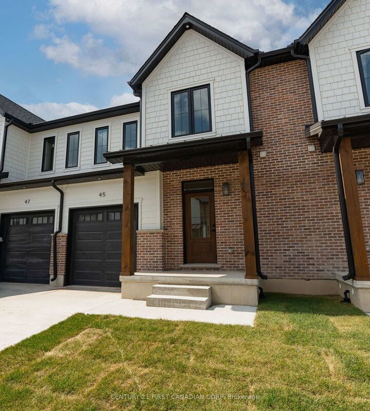 Photo de la propriété:  147-31(26) Scotts Drive  ON N0M 2J0