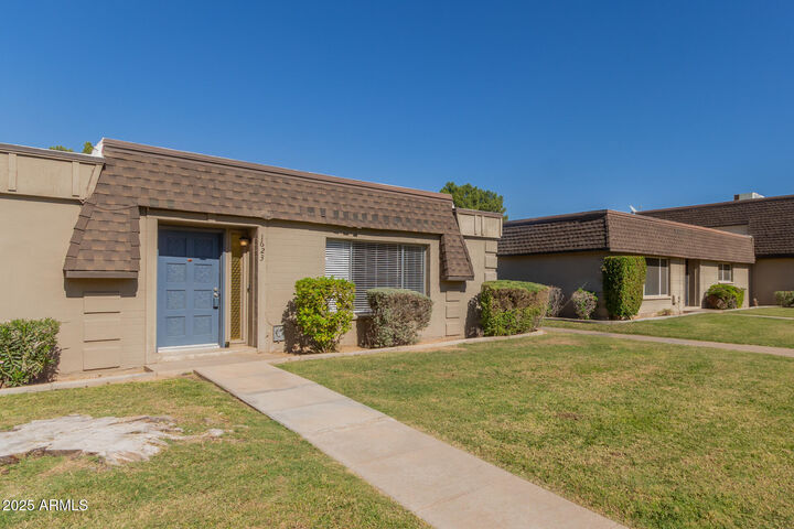 Property Photo: 1623 E Baker Drive AZ 85282