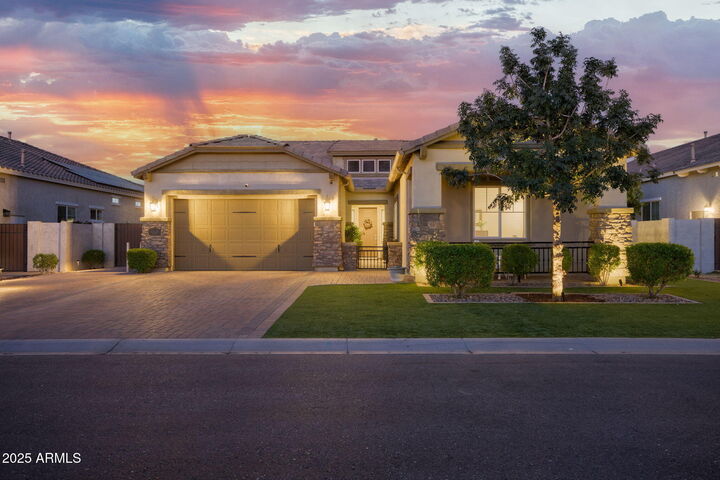 Property Photo:  1127 N Quinn Street  AZ 85205 
