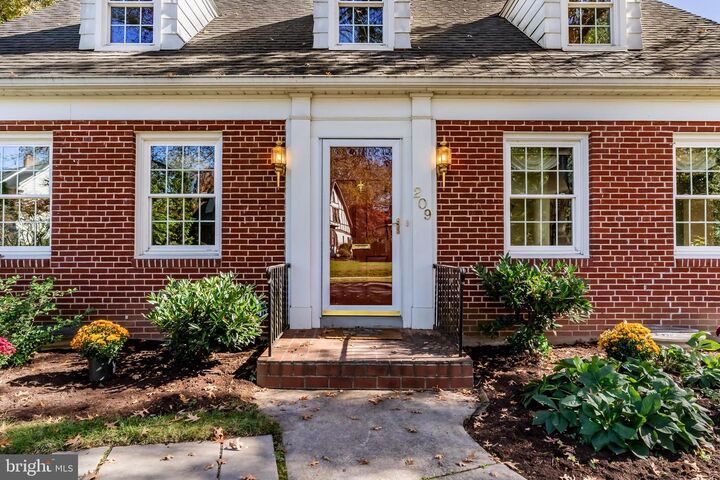 Property Photo:  209 Willow Avenue  PA 17011