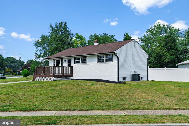 205 S Garden Boulevard  Beverly NJ 08010 photo