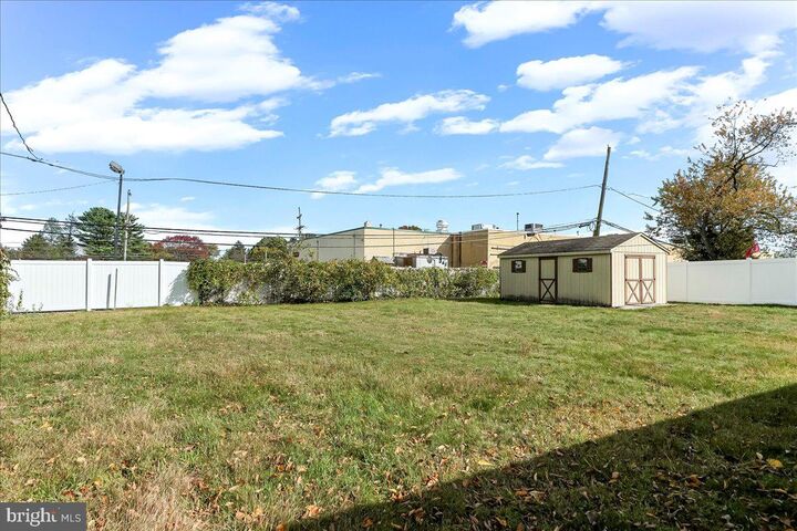 Property Photo:  2119 Boxwood Drive  PA 19008