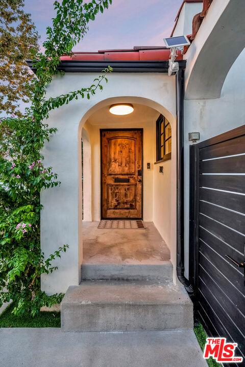 Property Photo: 742 N June St CA 90038