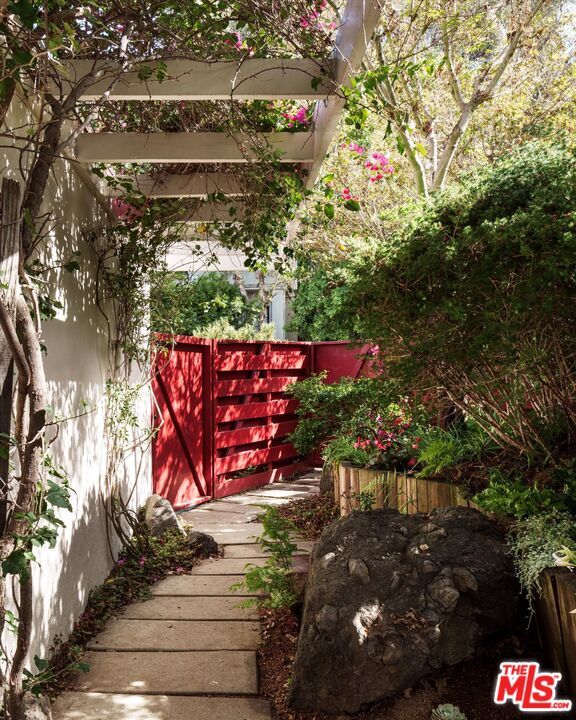 Property Photo:  2764 Outpost Dr  CA 90068 