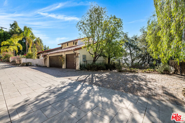 Property Photo:  1382 Edgehill Pl  CA 91103