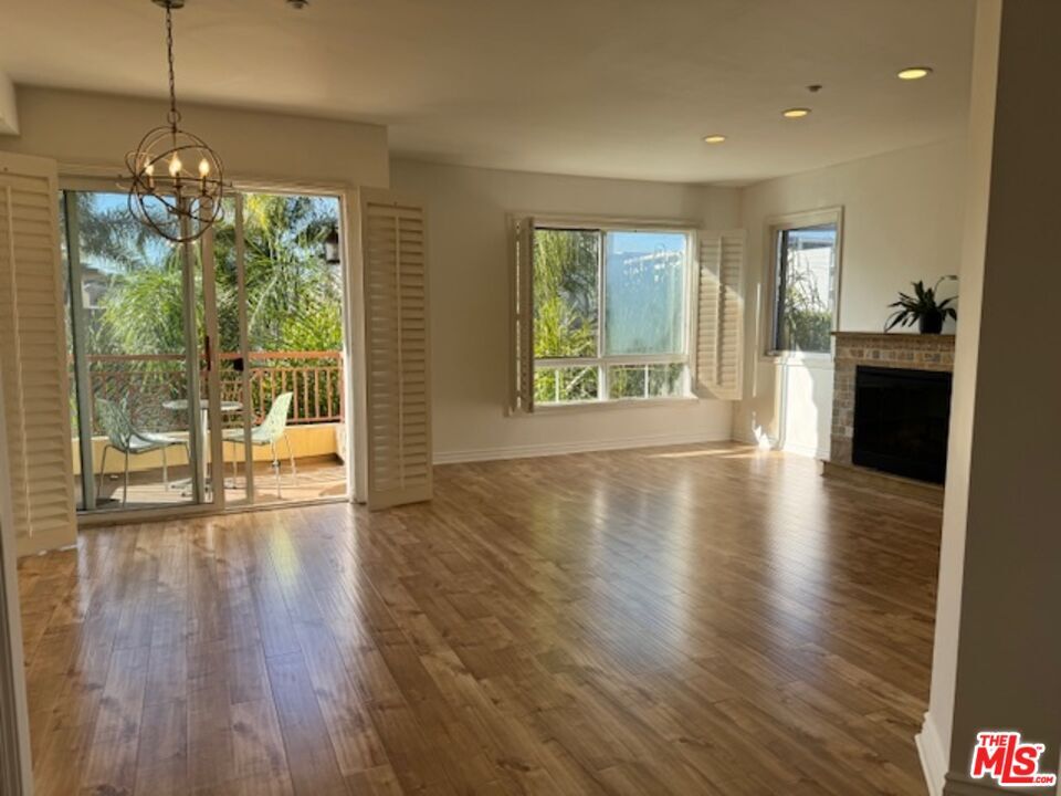 Property Photo: 320 S Willaman Dr CA 90048