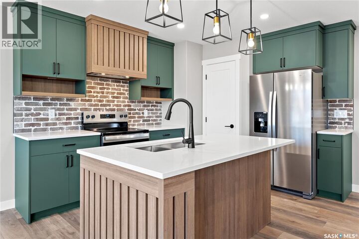 Property Photo:  124 Reddekopp Crescent  SK S0K 4S3