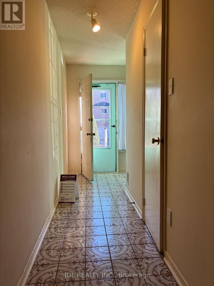 Property Photo: 65 Cottonwood Court ON L3T 5W9