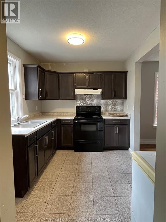 Property Photo:  719 Erie Street East  ON N9A 3Y3 