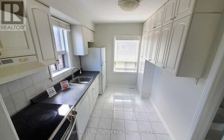 Property Photo:  3 Calderon Crescent Crescent Main  ON M2R 2E4 