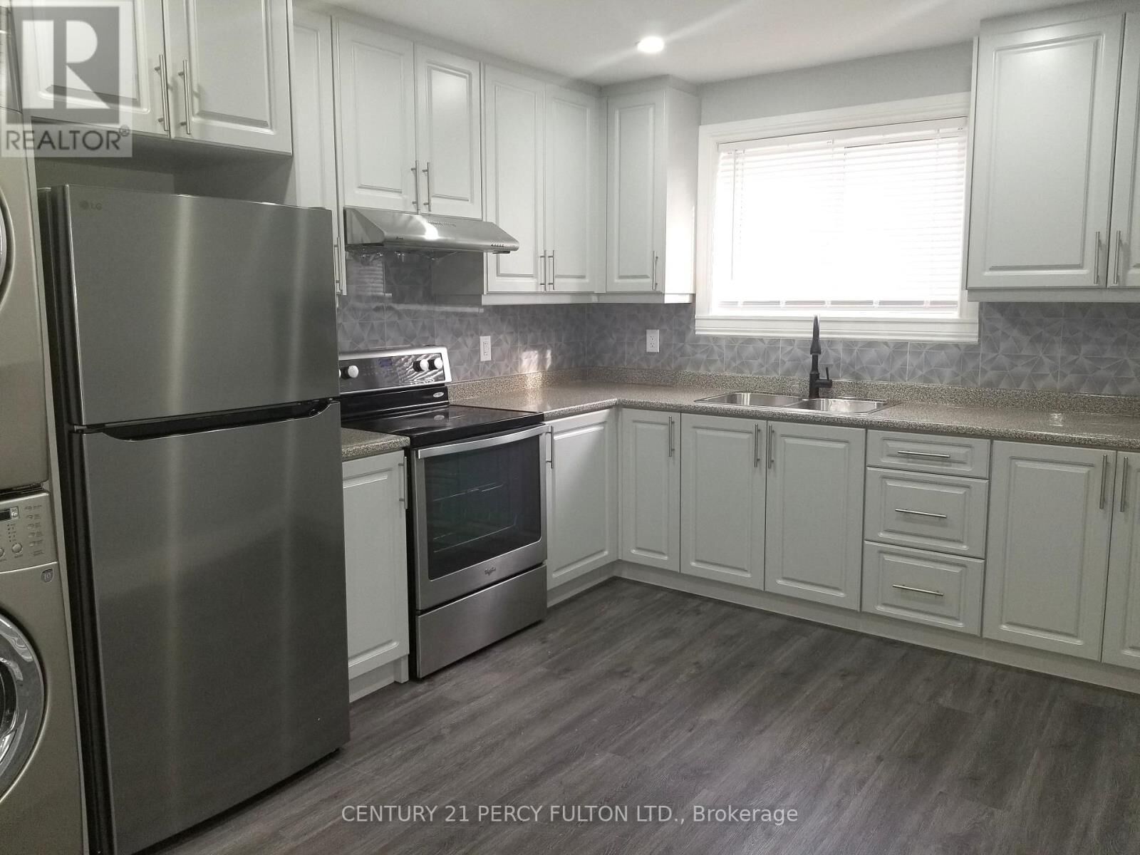 Property Photo:  1033 Centre Street North  ON L1N 4V4