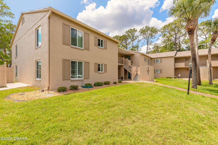 Property Photo:  101 Bob White Court 1  FL 32119