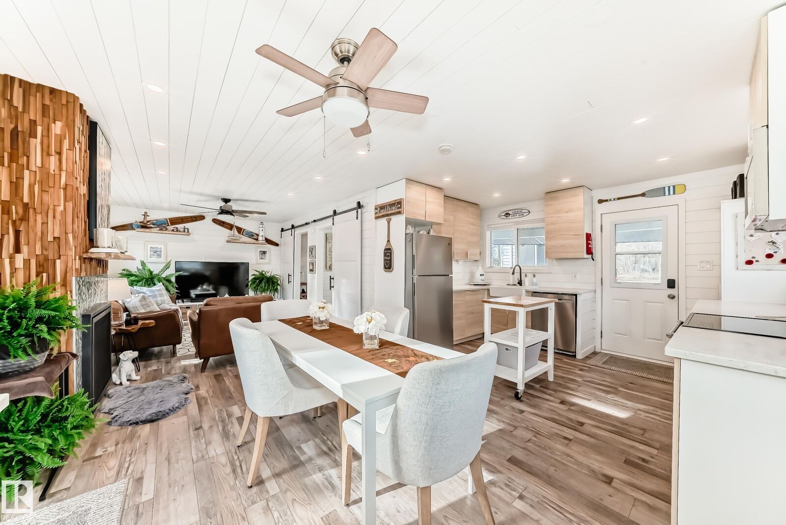 Property Photo: 6108 Willow Way AB T0E 1V0