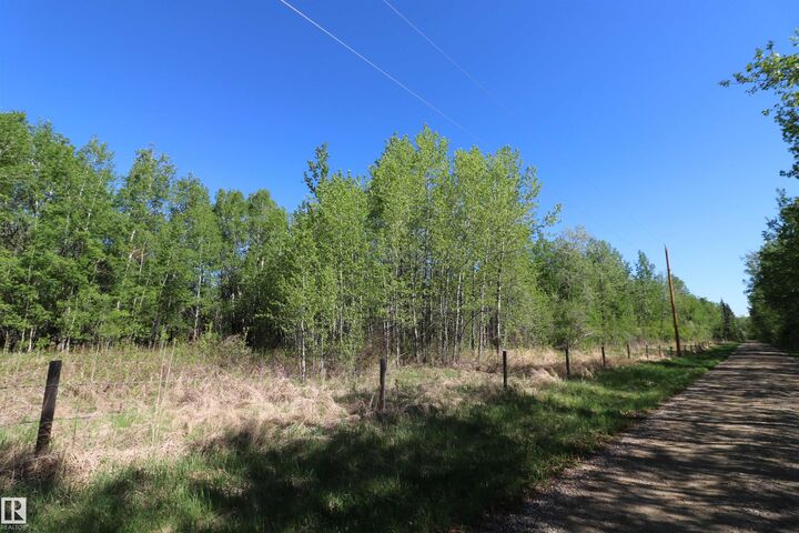 Property Photo: 400 54411 Rge Rd 40 AB T0E 0A0