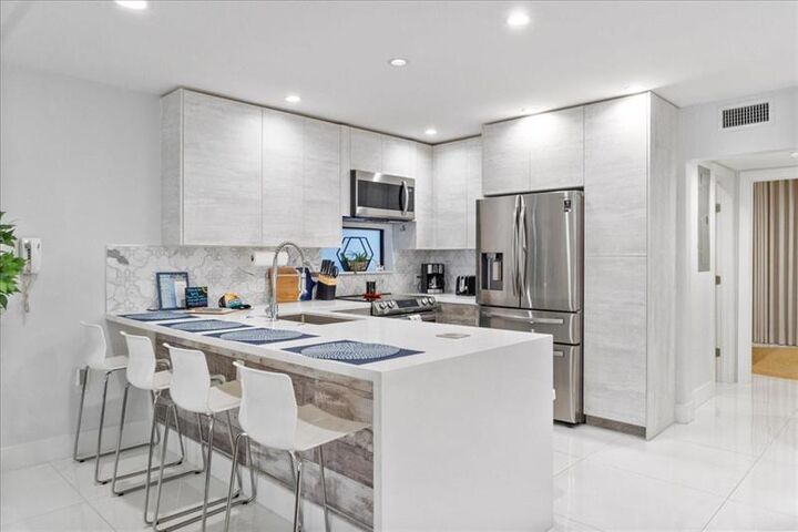 Property Photo:  2911 N Ocean Dr  FL 33019
