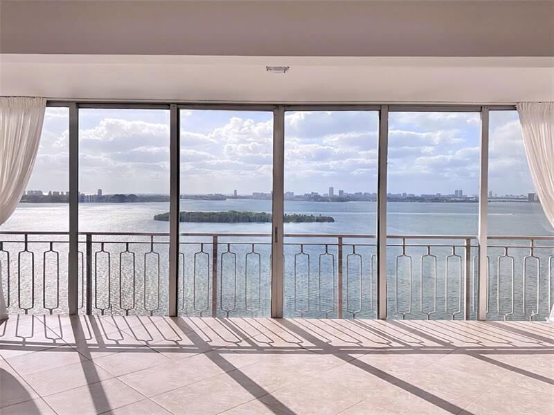 Property Photo:  11111 Biscayne Blvd 1901  FL 33181