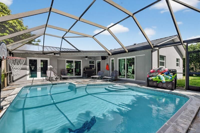 Property Photo:  1650 NW 9th St  FL 33486 