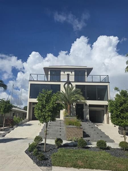 Property Photo:  323 Hendricks Isle  FL 33301 