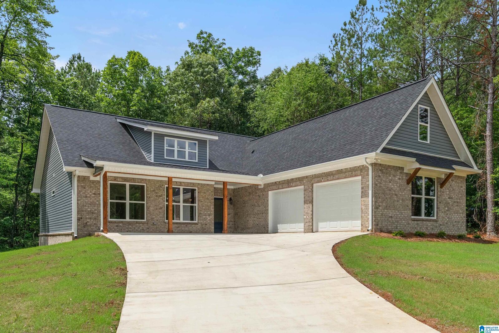 Property Photo: 410 Stonegate Circle AL 35096