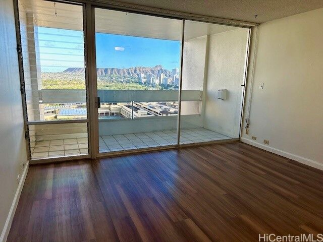Property Photo:  555 University Avenue 1706  HI 96826