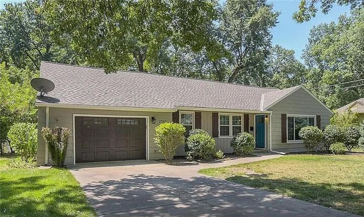 2545 W 89th Street  Leawood KS 66206 photo