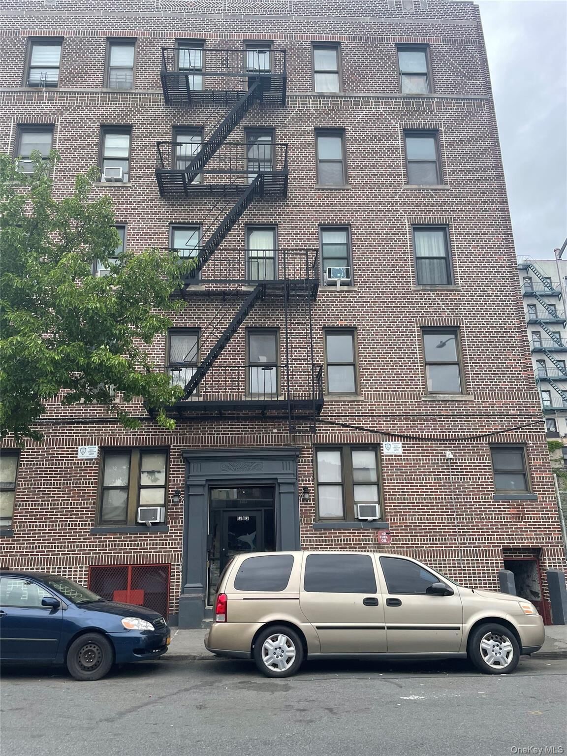 Property Photo:  1383 Plimpton Avenue 4C  NY 10452