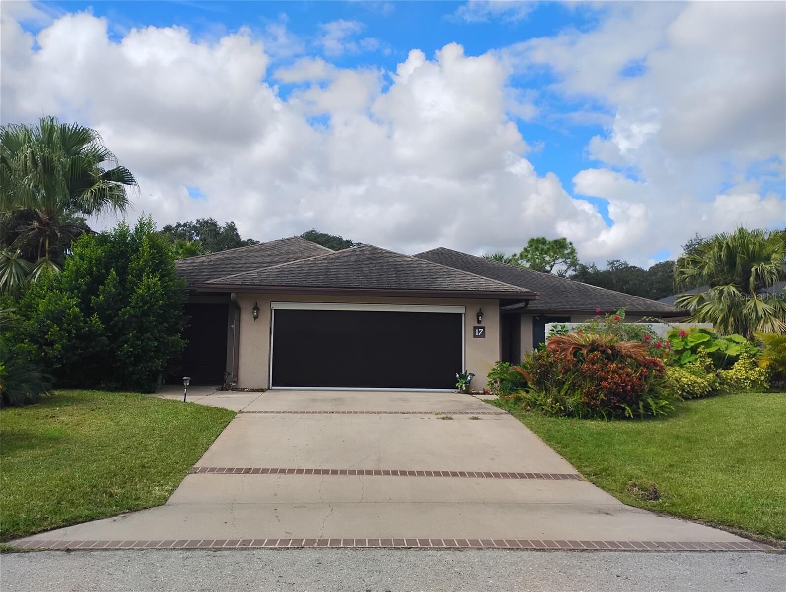 Property Photo:  17 Huntley Court  FL 33844