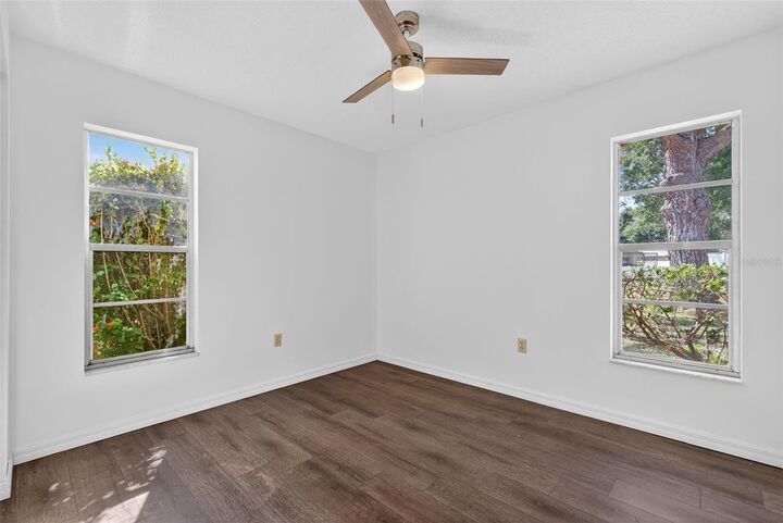 Property Photo:  1355 Kirkwood Lane  FL 34232