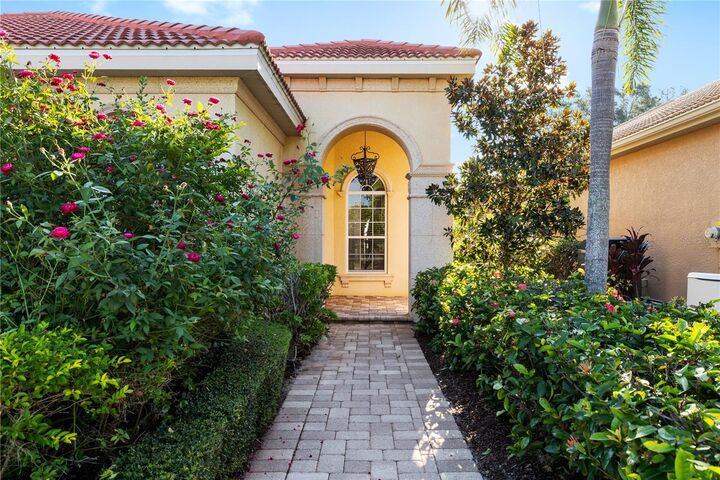Property Photo:  7423 Riviera Cove  FL 34202