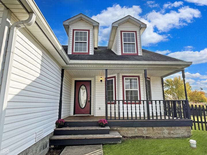 Property Photo:  705 Chestnut Lane  IN 46112