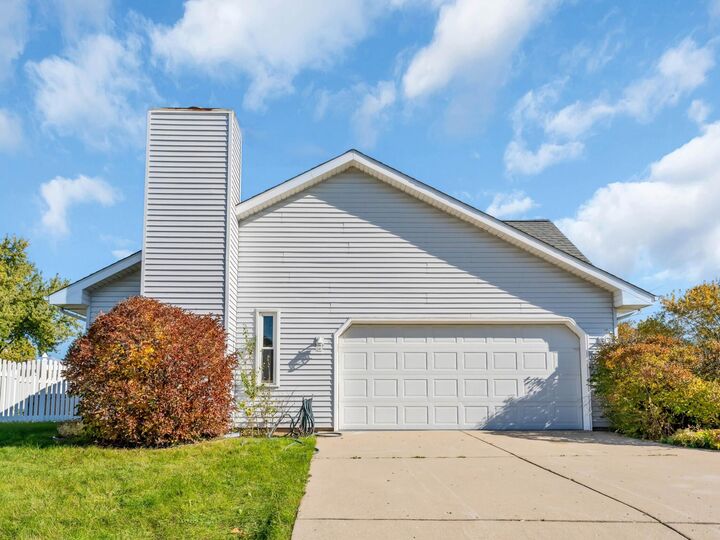 Property Photo:  808 Weiler Rd  WI 53105 