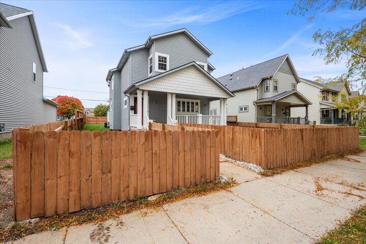 Property Photo:  1725 N 18th St  WI 53205