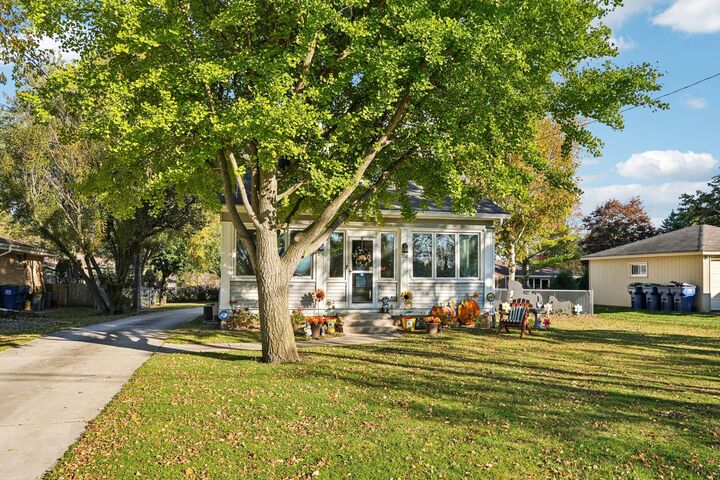 Property Photo:  910 N Green Bay Rd  WI 53024
