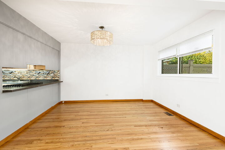 Property Photo: 6742 N Monticello Avenue N IL 60712